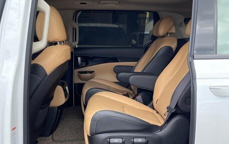 KIA Carnival, 2023 год, 5 300 000 рублей, 30 фотография