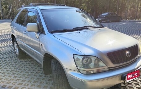 Lexus RX IV рестайлинг, 2001 год, 895 000 рублей, 1 фотография