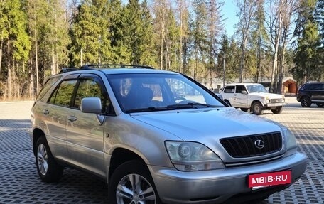 Lexus RX IV рестайлинг, 2001 год, 895 000 рублей, 10 фотография