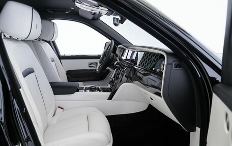 Rolls-Royce Cullinan, 2025 год, 85 000 000 рублей, 16 фотография