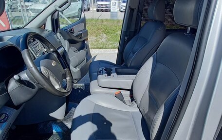 Hyundai Grand Starex Grand Starex I рестайлинг 2, 2015 год, 2 600 000 рублей, 15 фотография
