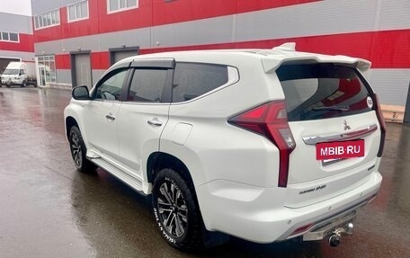 Mitsubishi Montero Sport, 2022 год, 3 350 000 рублей, 8 фотография