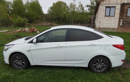 Hyundai Solaris II рестайлинг, 2015 год, 700 000 рублей, 3 фотография