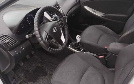 Hyundai Solaris II рестайлинг, 2015 год, 700 000 рублей, 8 фотография