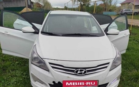Hyundai Solaris II рестайлинг, 2015 год, 700 000 рублей, 2 фотография