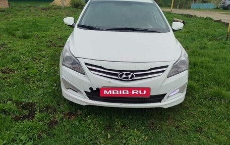 Hyundai Solaris II рестайлинг, 2015 год, 700 000 рублей, 5 фотография