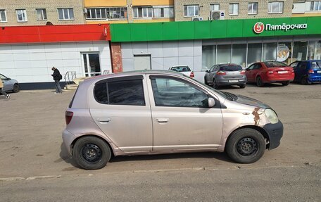 Toyota Vitz, 2000 год, 230 000 рублей, 3 фотография