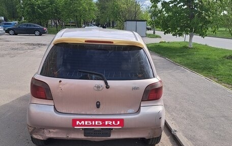 Toyota Vitz, 2000 год, 230 000 рублей, 2 фотография