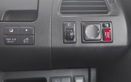 Nissan Serena IV, 2011 год, 1 350 000 рублей, 16 фотография