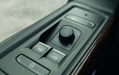 Volkswagen Multivan T6 рестайлинг, 2020 год, 5 700 000 рублей, 7 фотография