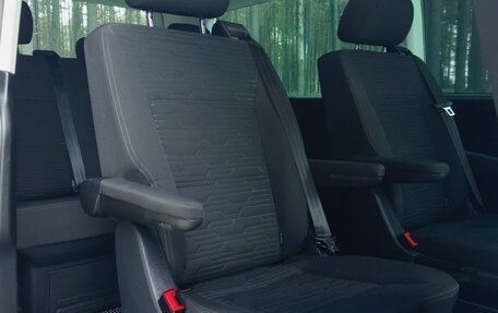 Volkswagen Multivan T6 рестайлинг, 2020 год, 5 700 000 рублей, 10 фотография