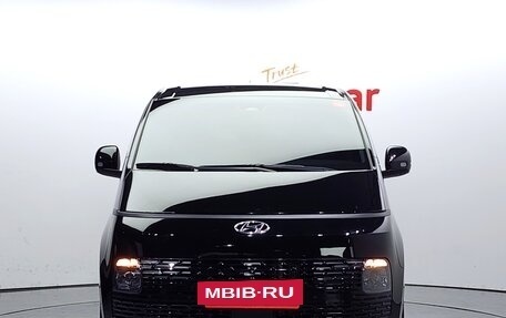 Hyundai Staria, 2022 год, 2 330 000 рублей, 2 фотография