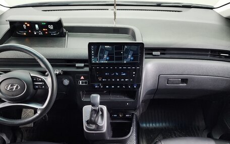 Hyundai Staria, 2022 год, 2 330 000 рублей, 8 фотография