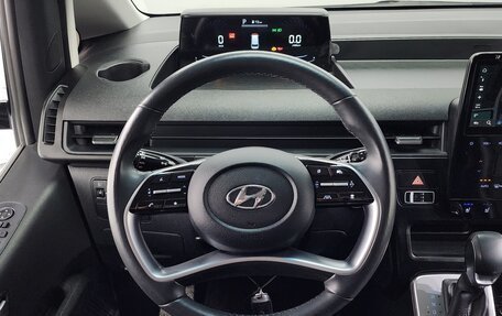 Hyundai Staria, 2022 год, 2 330 000 рублей, 17 фотография