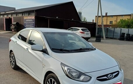 Hyundai Solaris II рестайлинг, 2014 год, 1 100 000 рублей, 4 фотография