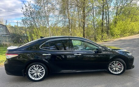 Toyota Camry, 2018 год, 2 800 000 рублей, 10 фотография