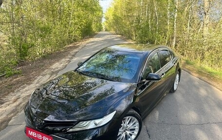 Toyota Camry, 2018 год, 2 800 000 рублей, 6 фотография