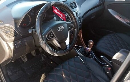 Hyundai Solaris II рестайлинг, 2014 год, 700 000 рублей, 2 фотография