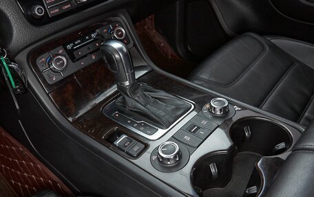 Volkswagen Touareg III, 2011 год, 2 299 000 рублей, 21 фотография
