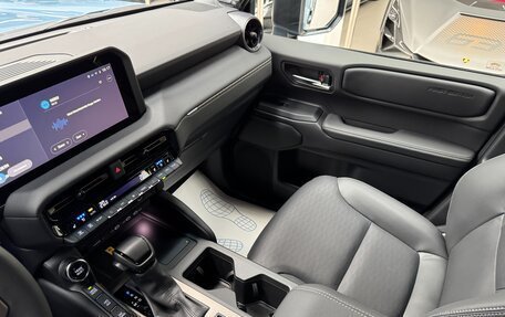 Toyota Land Cruiser Prado, 2024 год, 10 590 000 рублей, 29 фотография
