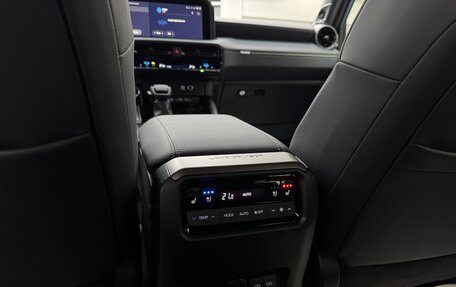 Toyota Land Cruiser Prado, 2024 год, 10 590 000 рублей, 26 фотография
