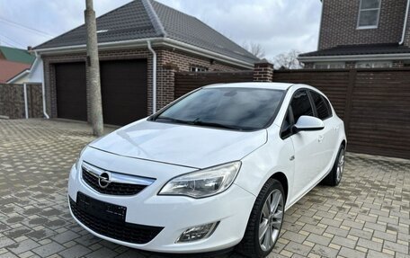 Opel Astra J, 2011 год, 899 999 рублей, 2 фотография