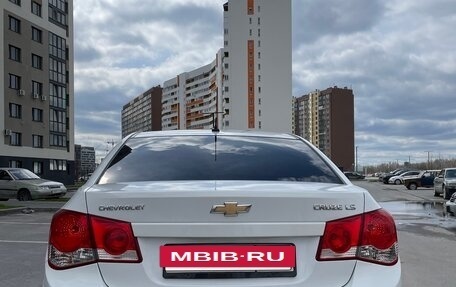 Chevrolet Cruze II, 2011 год, 870 000 рублей, 7 фотография