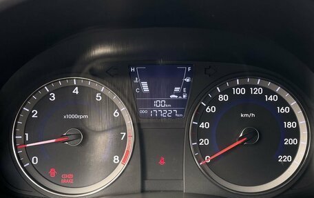 Hyundai Solaris II рестайлинг, 2011 год, 740 000 рублей, 14 фотография