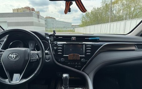 Toyota Camry, 2018 год, 2 650 000 рублей, 9 фотография