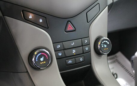Chevrolet Cruze II, 2010 год, 825 000 рублей, 14 фотография
