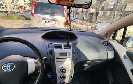 Toyota Yaris III рестайлинг, 2006 год, 690 000 рублей, 4 фотография