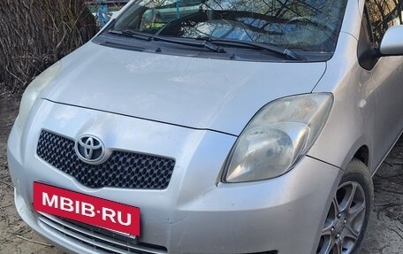 Toyota Yaris III рестайлинг, 2006 год, 690 000 рублей, 3 фотография