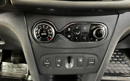 Renault Sandero II рестайлинг, 2018 год, 999 000 рублей, 14 фотография