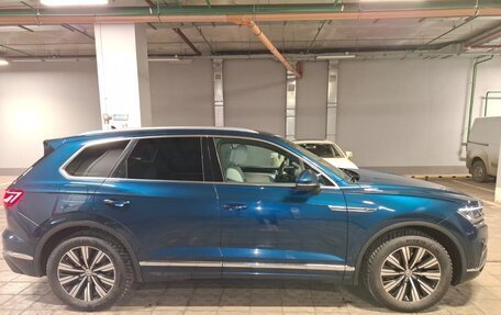 Volkswagen Touareg III, 2019 год, 4 750 000 рублей, 3 фотография