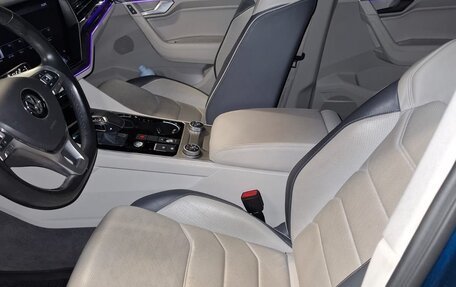 Volkswagen Touareg III, 2019 год, 4 750 000 рублей, 7 фотография