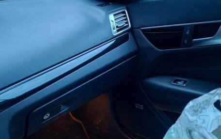 Mercedes-Benz E-Класс, 2015 год, 1 900 000 рублей, 3 фотография
