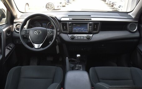 Toyota RAV4, 2017 год, 2 340 000 рублей, 6 фотография