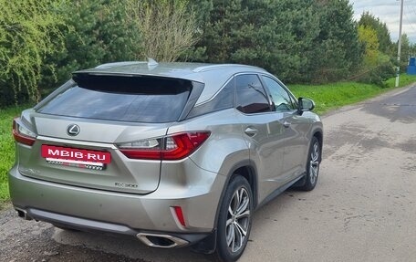 Lexus RX IV рестайлинг, 2019 год, 4 500 000 рублей, 6 фотография