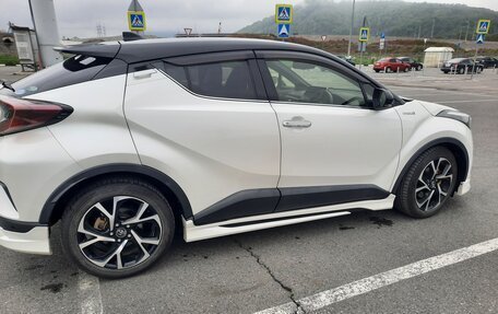 Toyota C-HR I рестайлинг, 2018 год, 2 200 000 рублей, 1 фотография