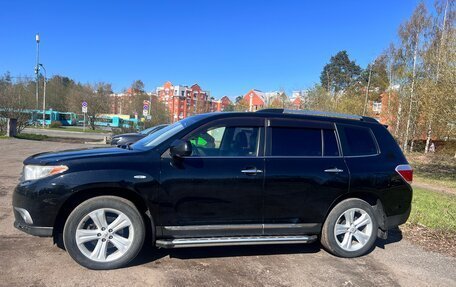 Toyota Highlander III, 2013 год, 2 550 000 рублей, 2 фотография