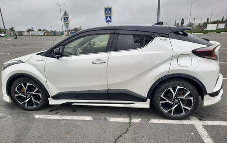 Toyota C-HR I рестайлинг, 2018 год, 2 200 000 рублей, 12 фотография