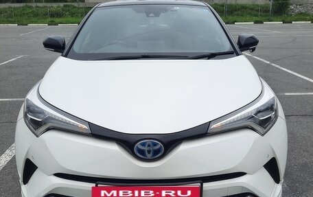 Toyota C-HR I рестайлинг, 2018 год, 2 200 000 рублей, 10 фотография