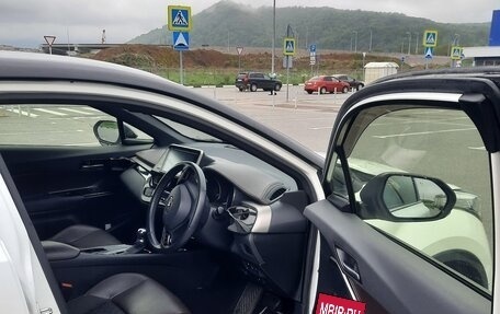 Toyota C-HR I рестайлинг, 2018 год, 2 200 000 рублей, 17 фотография