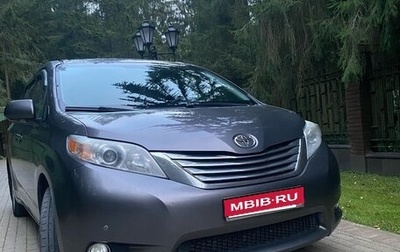 Toyota Sienna III, 2010 год, 1 980 000 рублей, 1 фотография