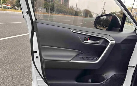 Toyota RAV4, 2021 год, 1 950 850 рублей, 8 фотография