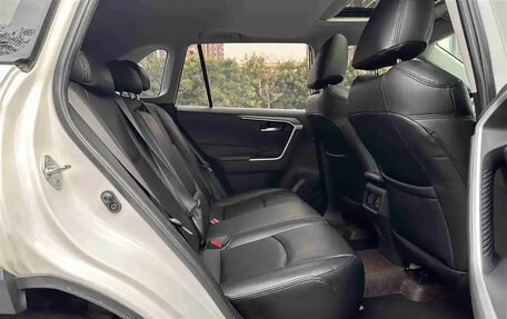 Toyota RAV4, 2021 год, 1 950 850 рублей, 14 фотография