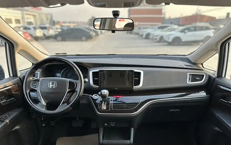 Honda Odyssey IV, 2021 год, 2 400 000 рублей, 6 фотография