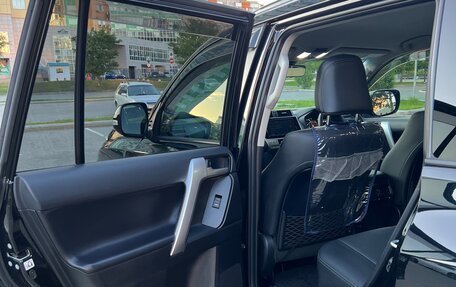 Toyota Land Cruiser Prado 150 рестайлинг 2, 2020 год, 4 420 000 рублей, 6 фотография