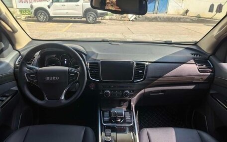 Isuzu MU-X, 2024 год, 2 740 000 рублей, 7 фотография