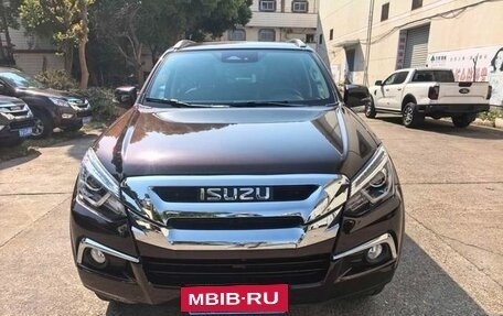 Isuzu MU-X, 2024 год, 2 740 000 рублей, 2 фотография